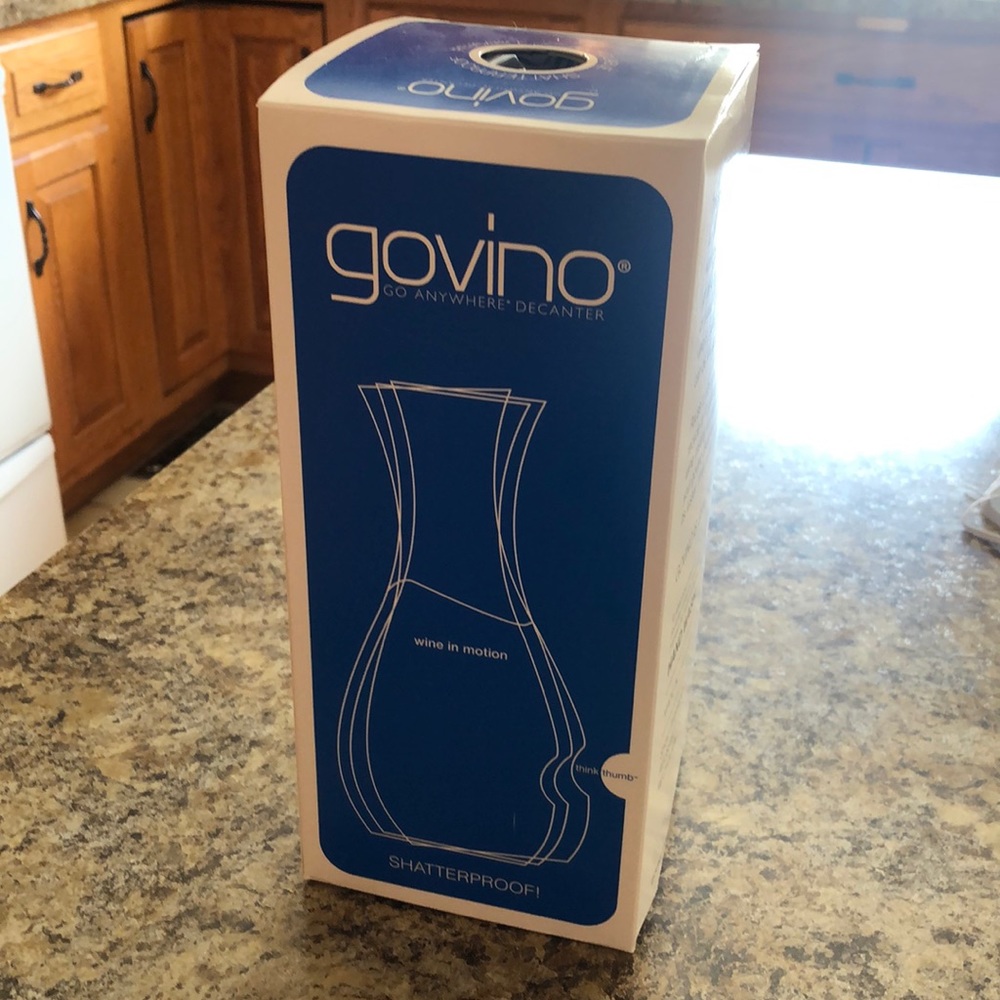NEW IN BOX govino shatterproof wine decanter
